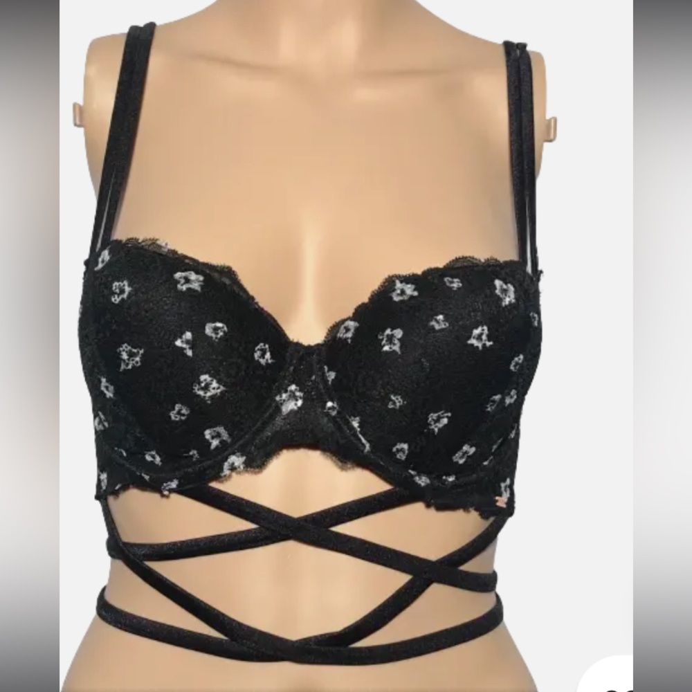 🌸VICTORIAS SECRET PINK THE DATE
PUSH UP BRA 🌸